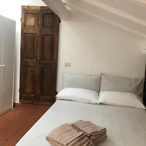 Il Tetto Fiorito Dell'isola , Milán Italia